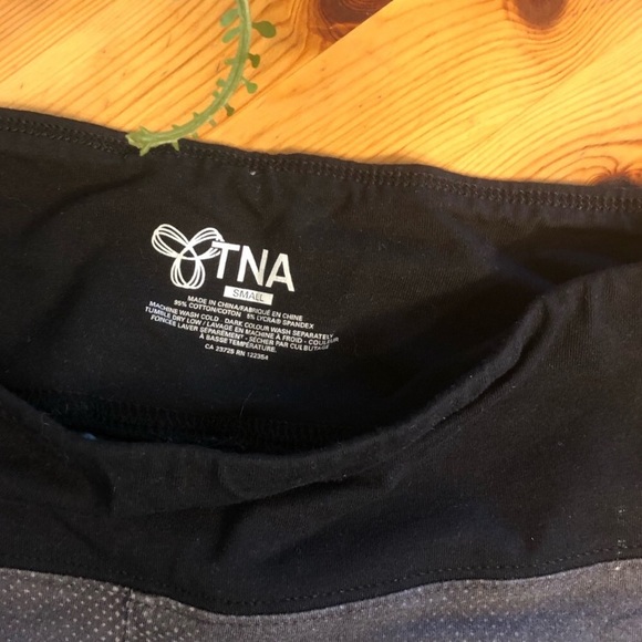 TNA black and grey workout leggings - Picture 4 of 4